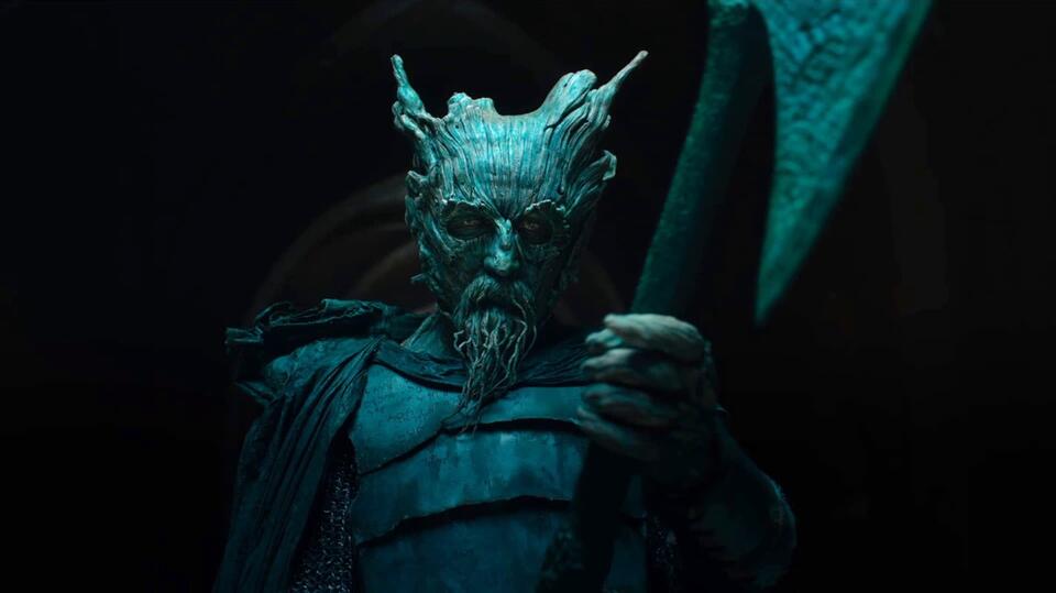 Dev Patel’s Gawain: Hero or Total Fraud? 🧐