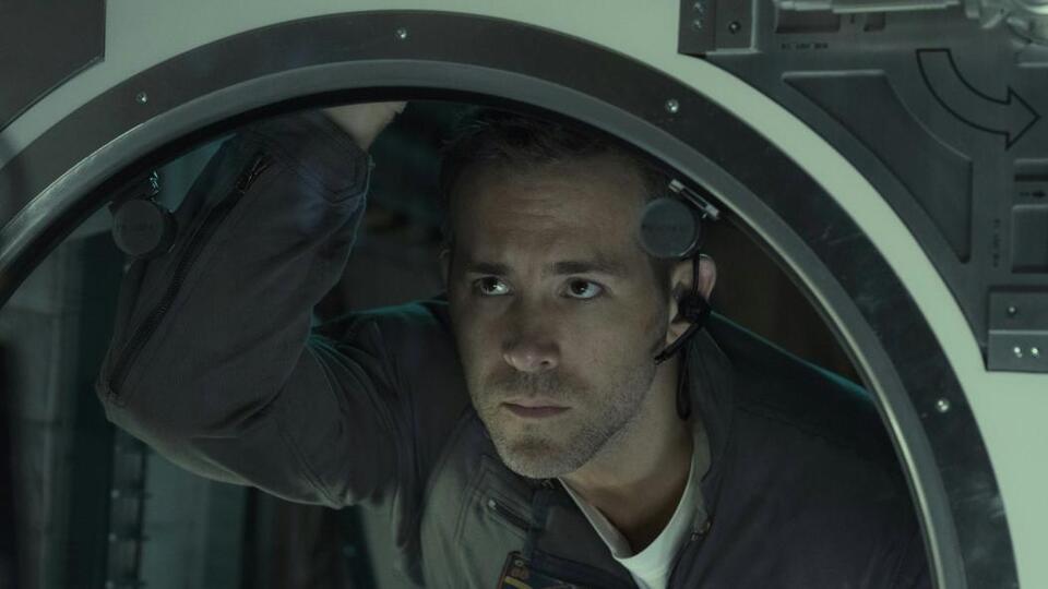 Life’s Alien Twist: Reynolds vs Ferguson 👽