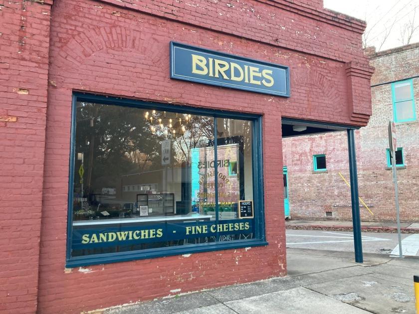 Athens favorites Birdies & Buvez closing soon