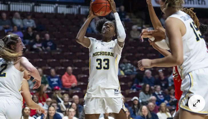 Michigan women’s hoops dominate Big Ten opener