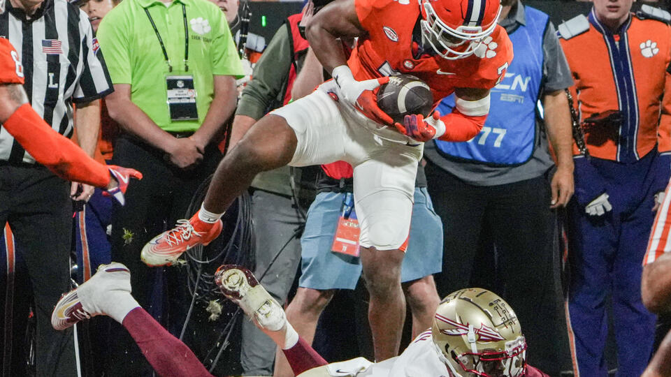 Clemson’s Khalil Barnes shakes up Pinstripe Bowl plans