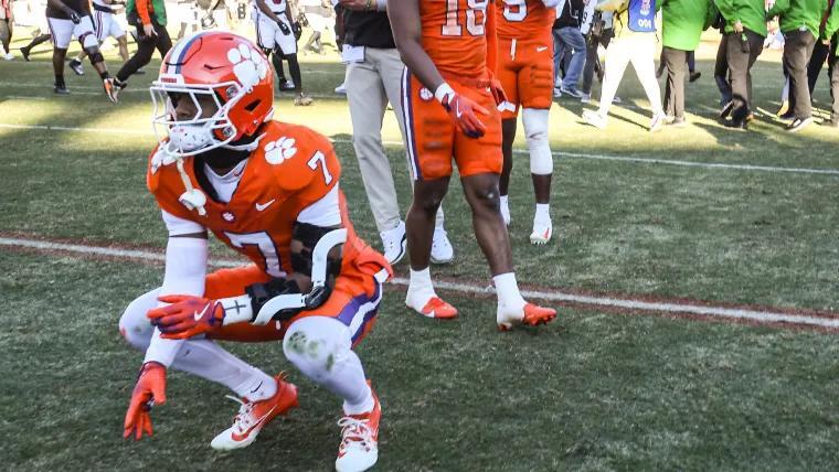 Clemson’s Khalil Barnes enters transfer portal