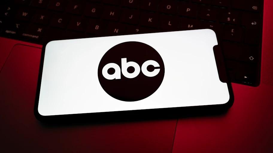 Pushing Daisies S3? 🍰 Cast Ready for Revival!