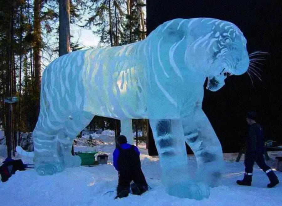 Ice Sculptures: Too Pretty to Melt? ❄️