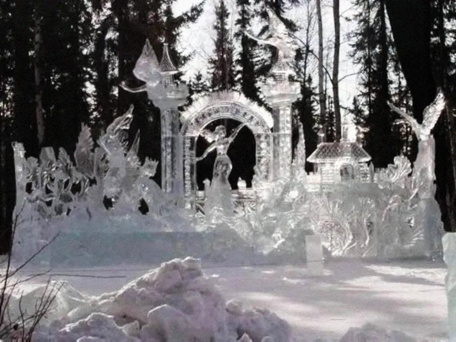 Ice Sculptures: Too Pretty to Melt? ❄️