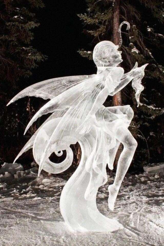 Ice Sculptures: Too Pretty to Melt? ❄️