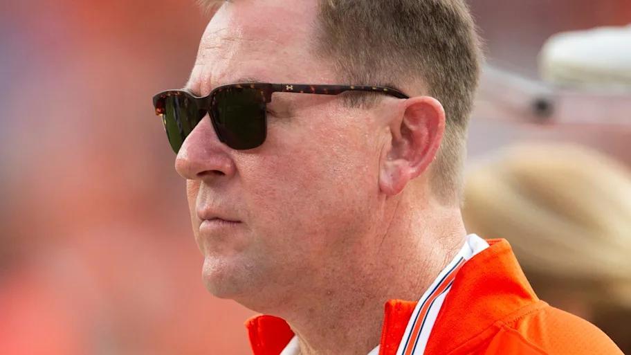 Auburn shakes up Alabama football tradition