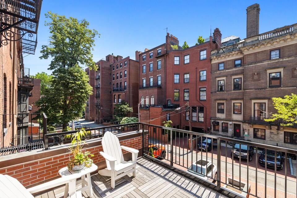 Boston brownstone bidding war heats up Back Bay