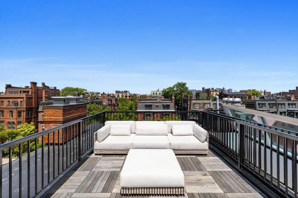 Boston brownstone bidding war heats up Back Bay