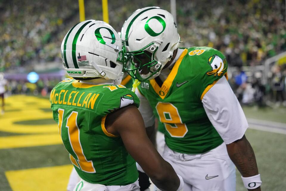 Oregon Ducks fans: CFP gear deals you can’t miss