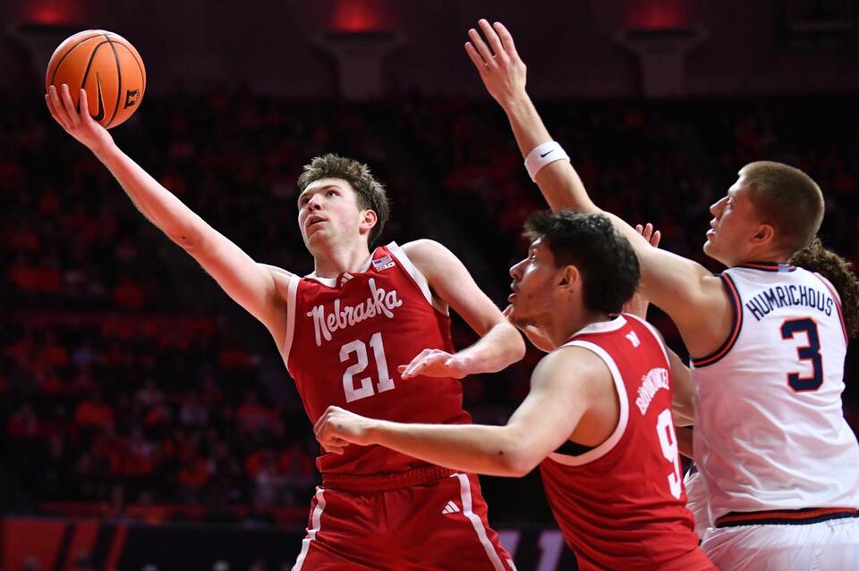 Nebraska stuns Illinois, shakes up Big Ten